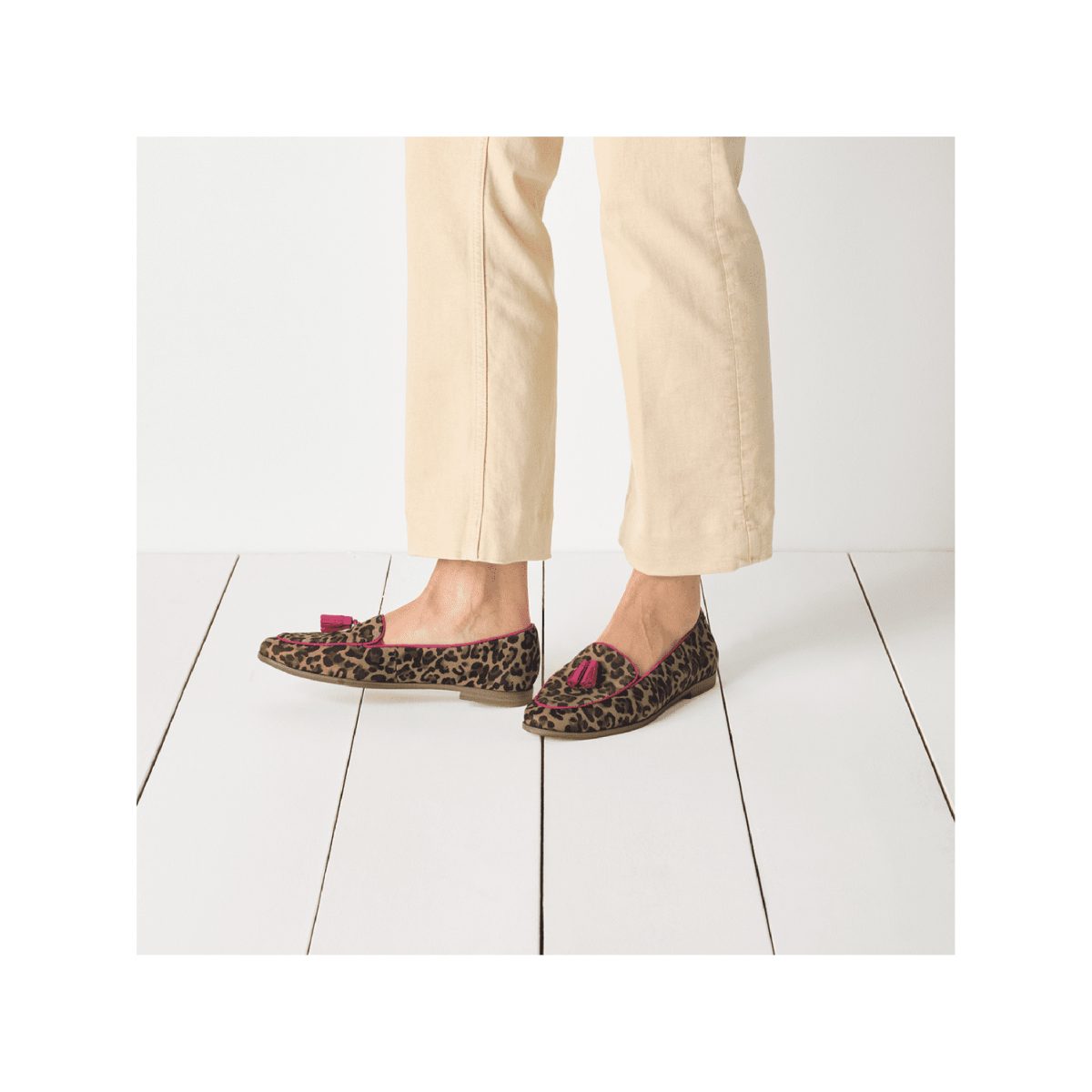 Slipper leopard comb